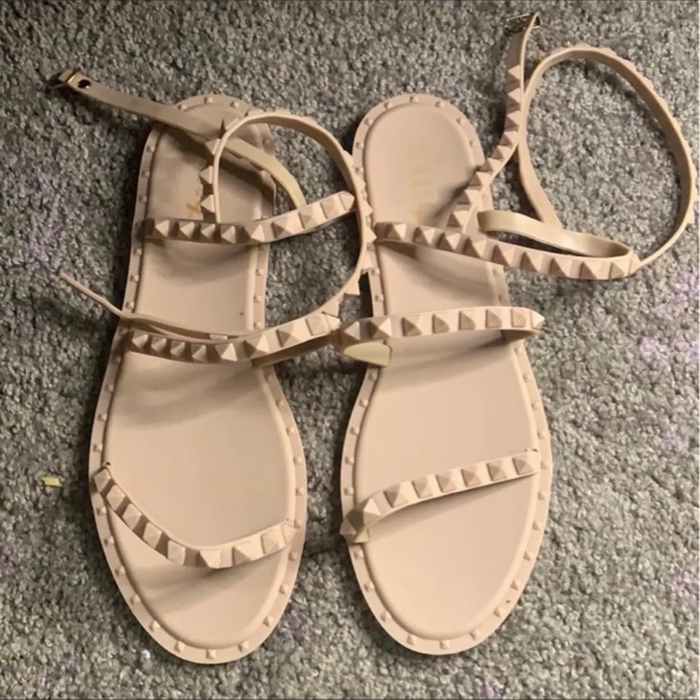 Rouge strap sandals